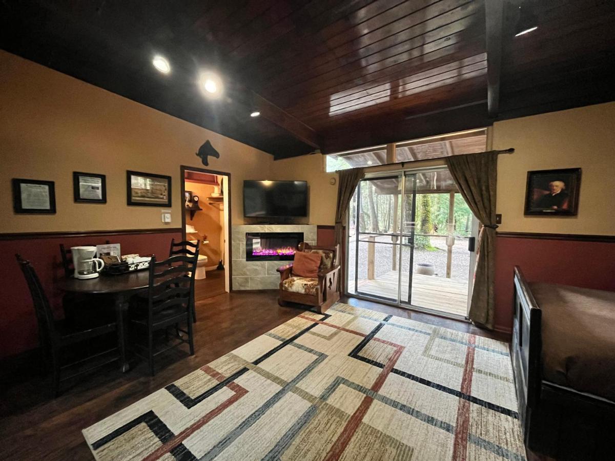 Redwoods River Resort & Campground Leggett Buitenkant foto