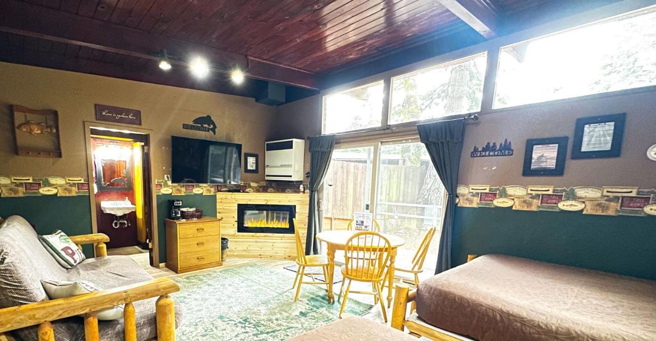 Redwoods River Resort & Campground Leggett Buitenkant foto